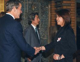(3)Photos from reception dinner for Bush